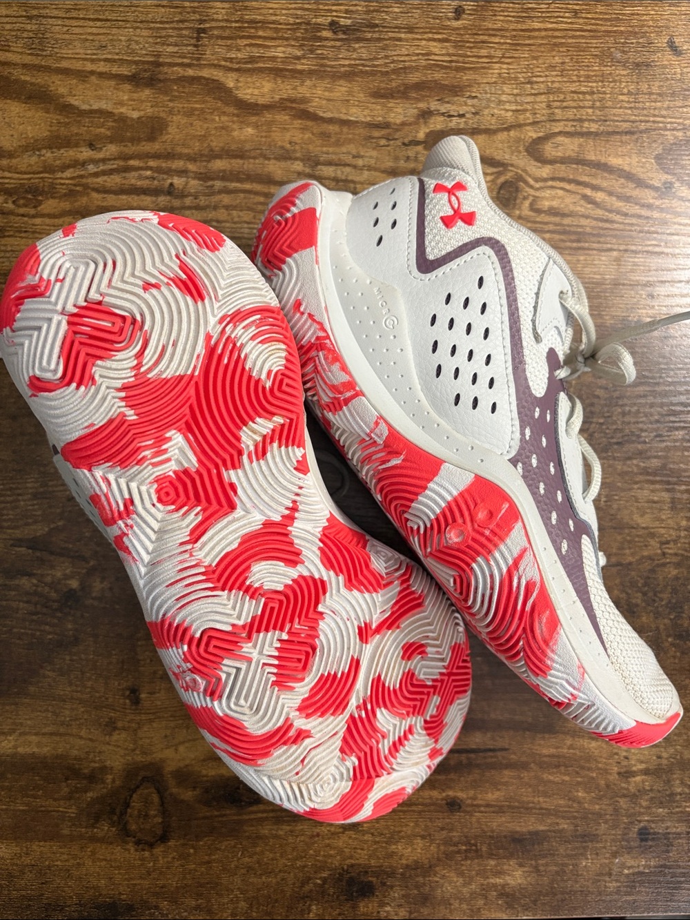 Under Armour Court/Basketball shoes Size 7